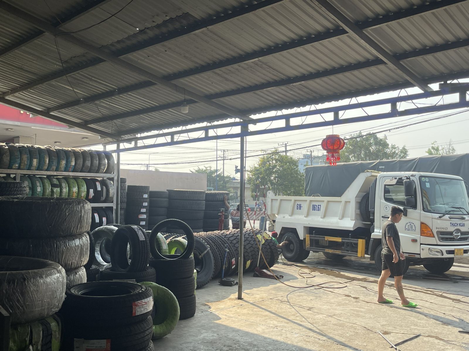 Thay lốp xe ô tô giá bao nhiêu tiền - năm 2024